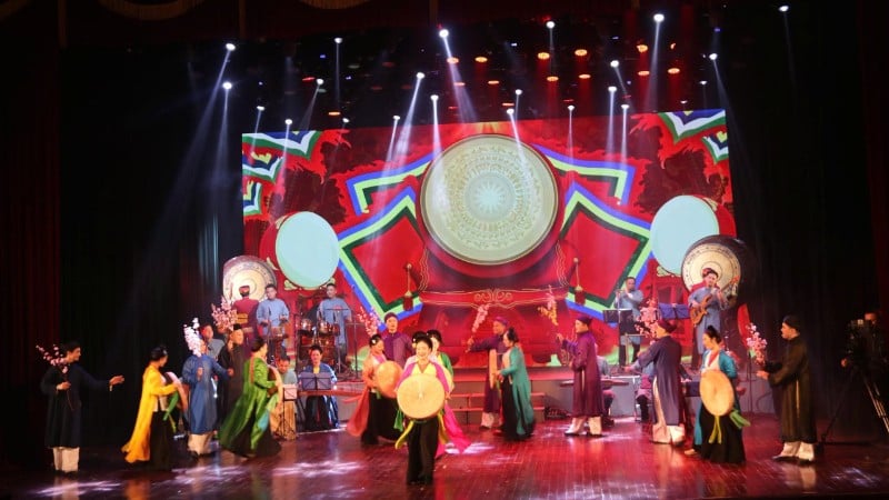 Umělecká performance na slavnostním zakončení festivalu. (Foto: Organizační výbor)