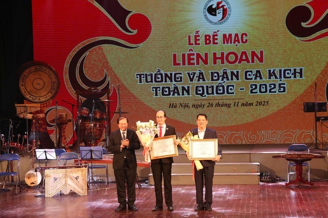 Bế mạc Liên hoan Tuồng và Dân ca kịch toàn quốc 2025 - Ảnh 3.