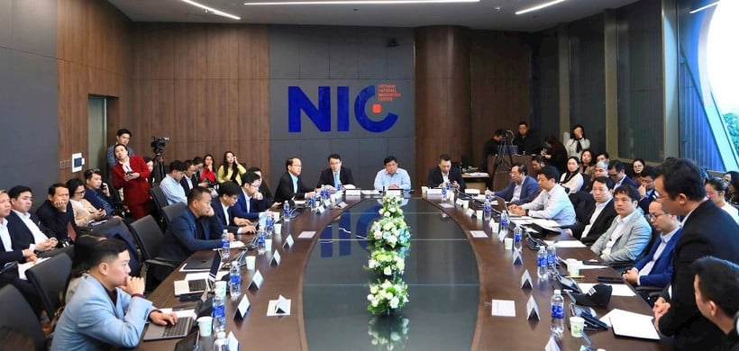 O vice-primeiro-ministro Nguyen Chi Dung presidiu uma sessão de trabalho com a Rede de Inovação e Especialistas do Vietnã (VIN). Foto: Comitê Organizador.