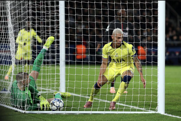 Il Tottenham non è riuscito a vendicare la sconfitta in Supercoppa, il PSG ha vinto il Clásico con 8 gol - Foto 2.