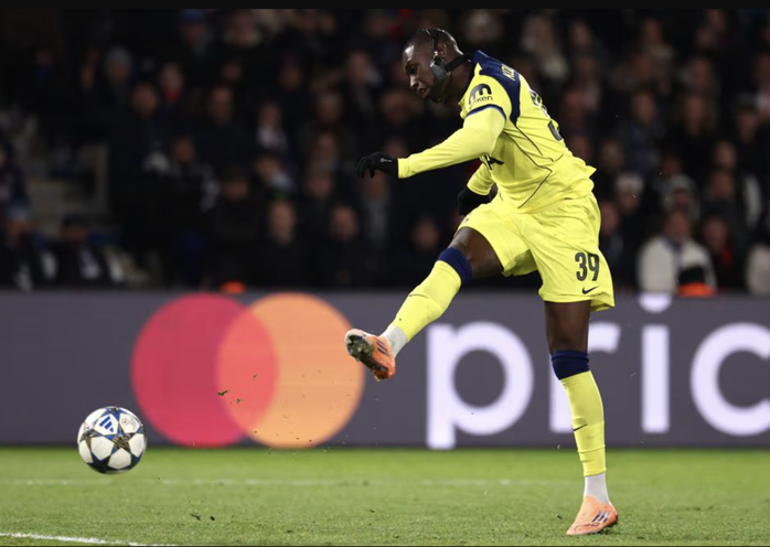 Il Tottenham non è riuscito a vendicare la sconfitta in Supercoppa, il PSG ha vinto il Clásico con 8 gol - Foto 6.