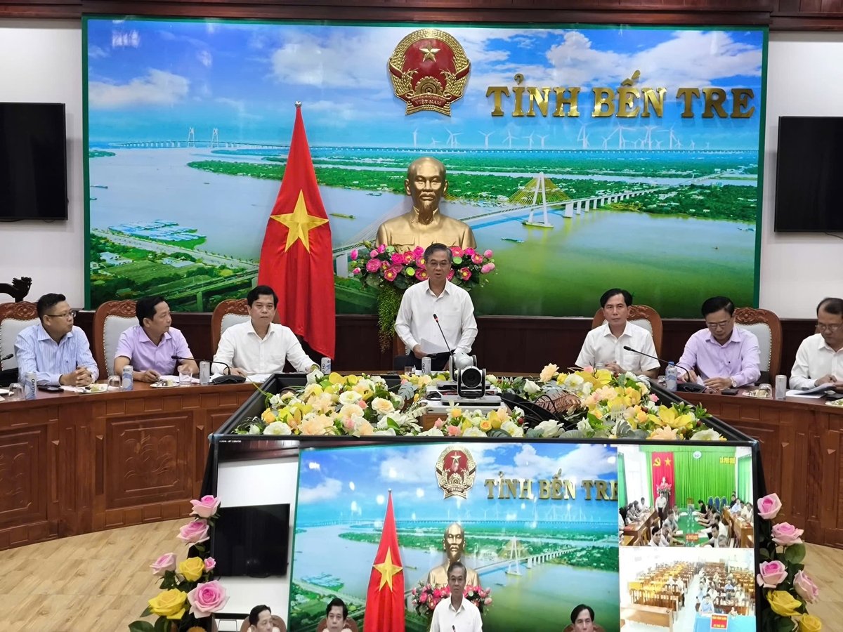 El Sr. Chau Van Hoa, vicepresidente del Comité Popular Provincial de Vinh Long, presidió la reunión. Foto: Minh Dam. Ông Châu Văn Hòa, Phó Chủ tịch UBND tỉnh Vĩnh Long chủ trì cuộc họp. Ảnh: Minh Đảm.