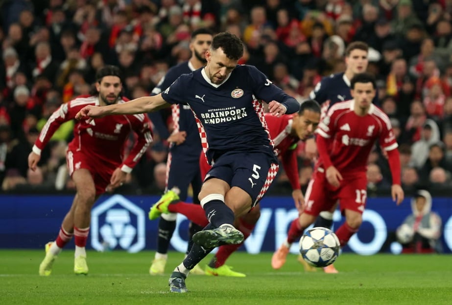 Thi đấu bạc nhược, Liverpool bị PSV đánh bại tại Champions League- Ảnh 1.