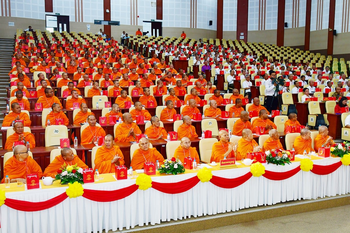 Ченці, які відвідують Конгрес.