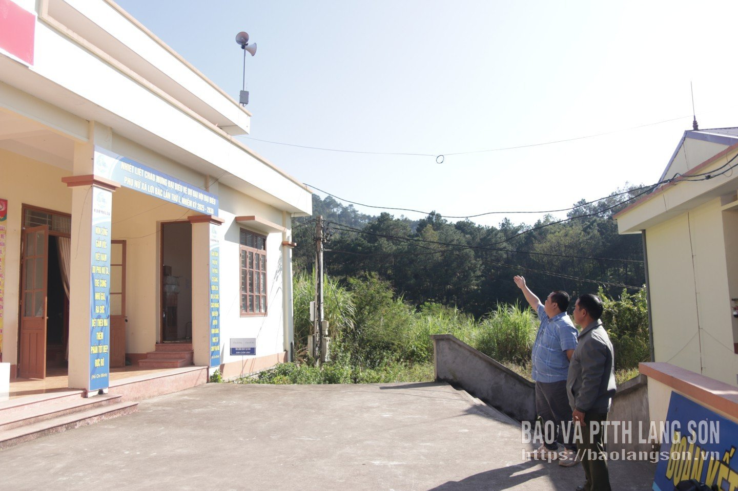 Kelompok pengeras suara dipasang di kelurahan Loi Bac dari ibu kota Subproyek Pengurangan Kemiskinan Informasi pada tahun 2023.