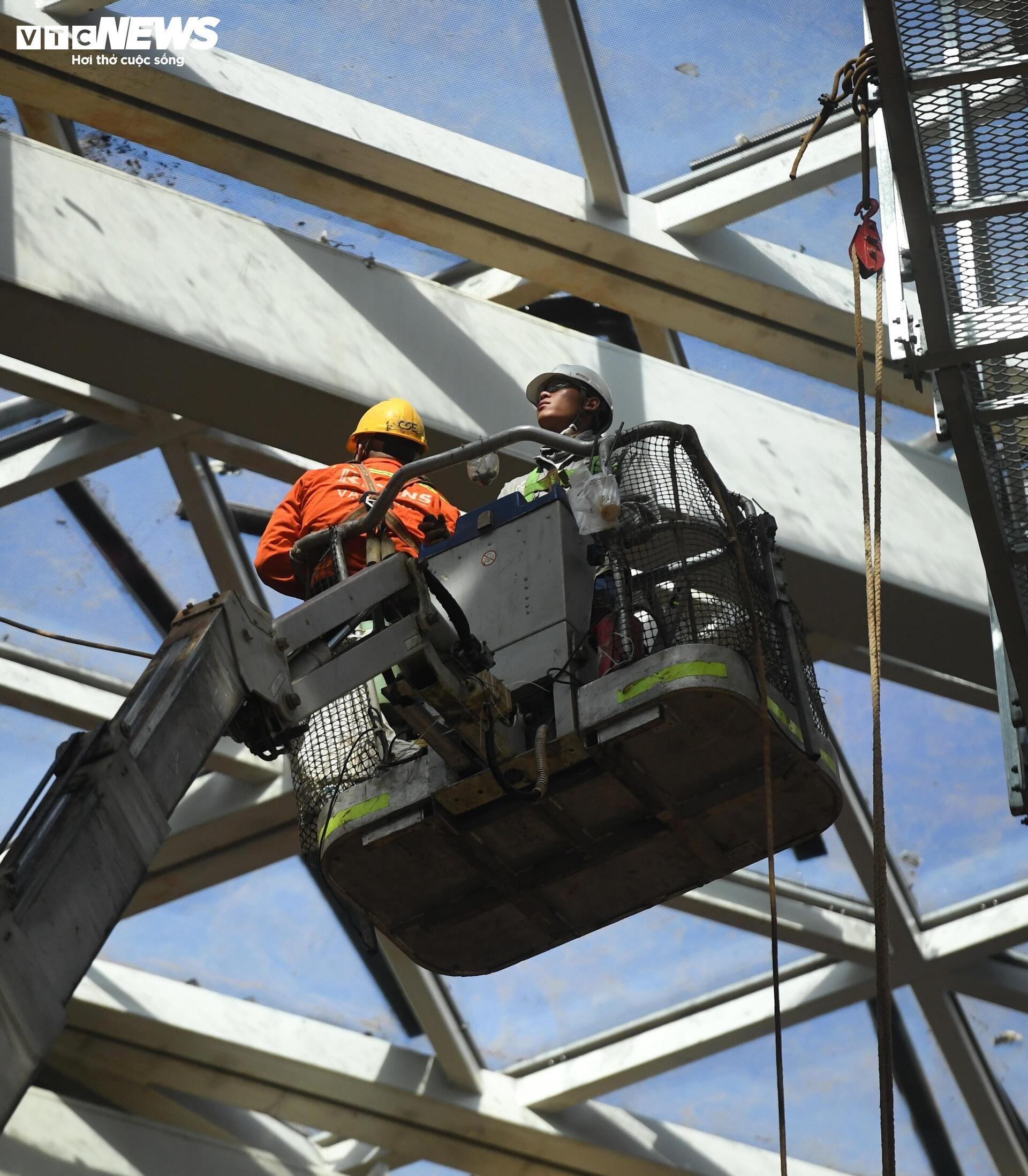 Uvnitř terminálu letiště Long Thanh před prvním letem - 2