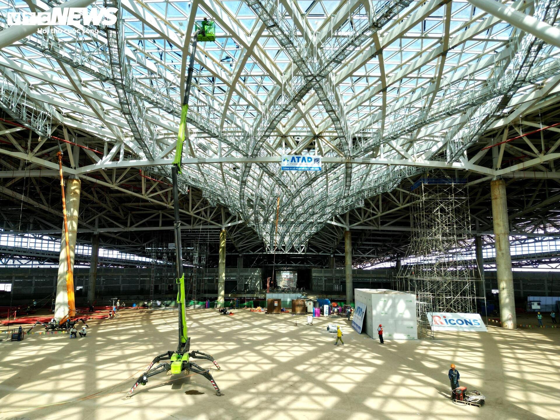 Uvnitř terminálu letiště Long Thanh před prvním letem - 5