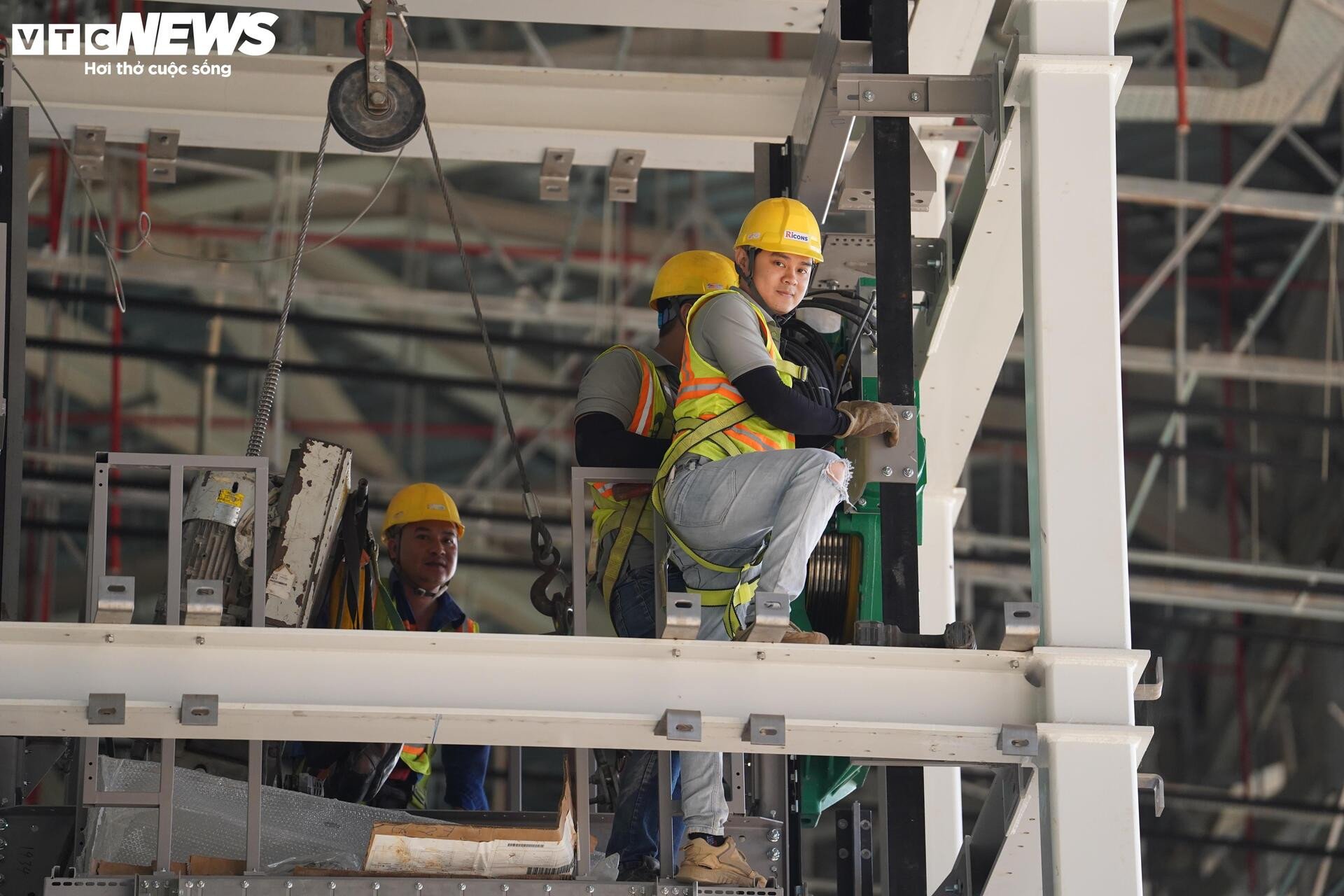 Uvnitř terminálu letiště Long Thanh před prvním letem - 7