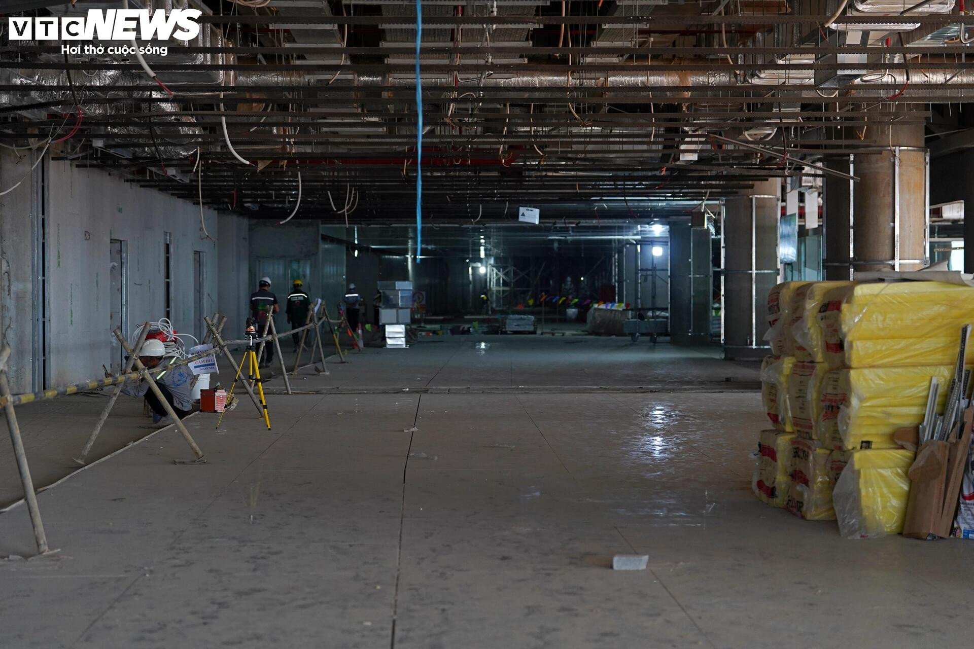 Uvnitř terminálu letiště Long Thanh před prvním letem - 14