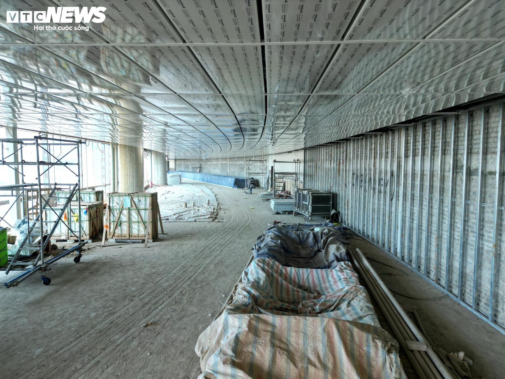 Uvnitř terminálu letiště Long Thanh před prvním letem - 19