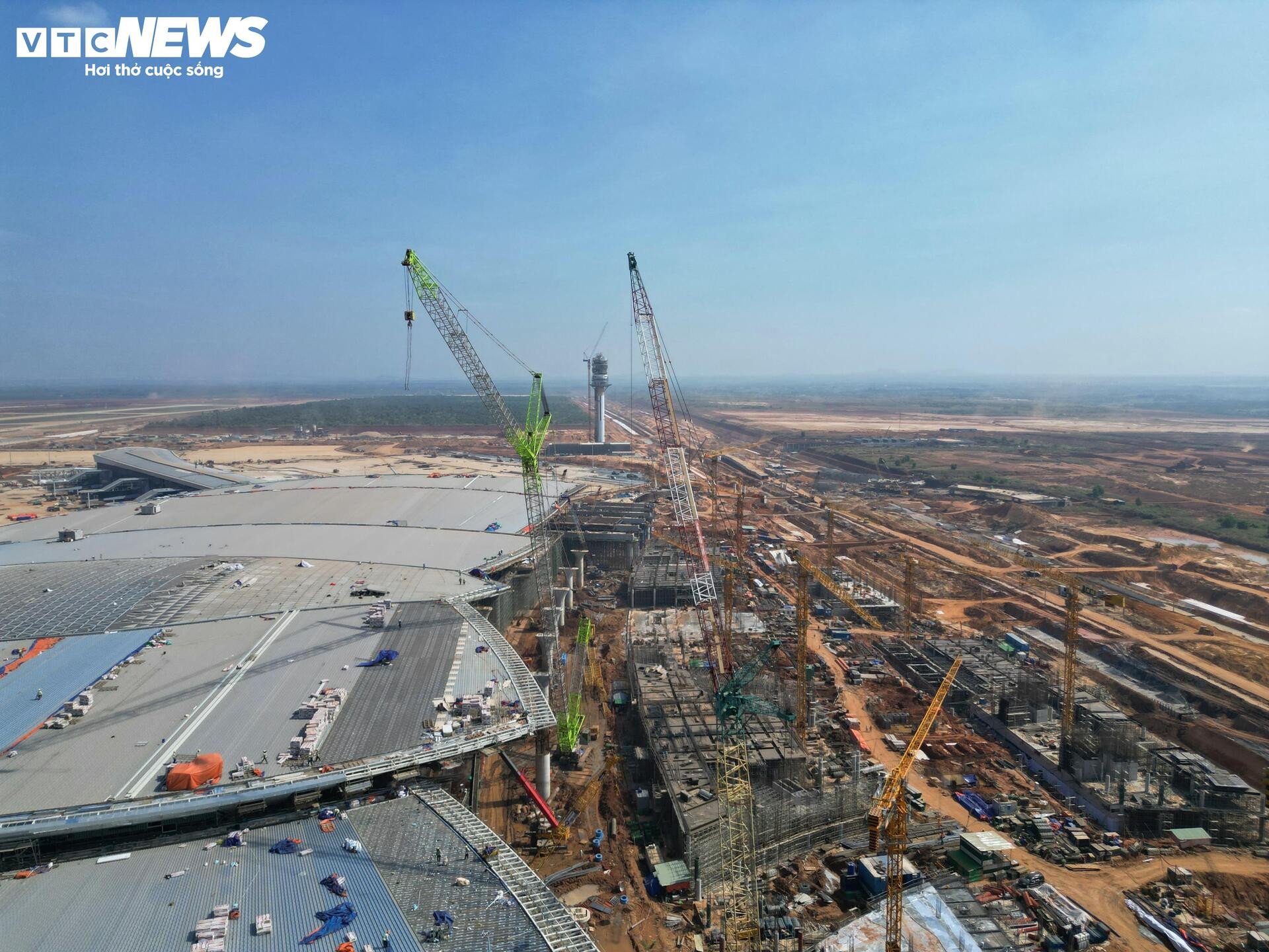 Uvnitř terminálu letiště Long Thanh před prvním letem - 21