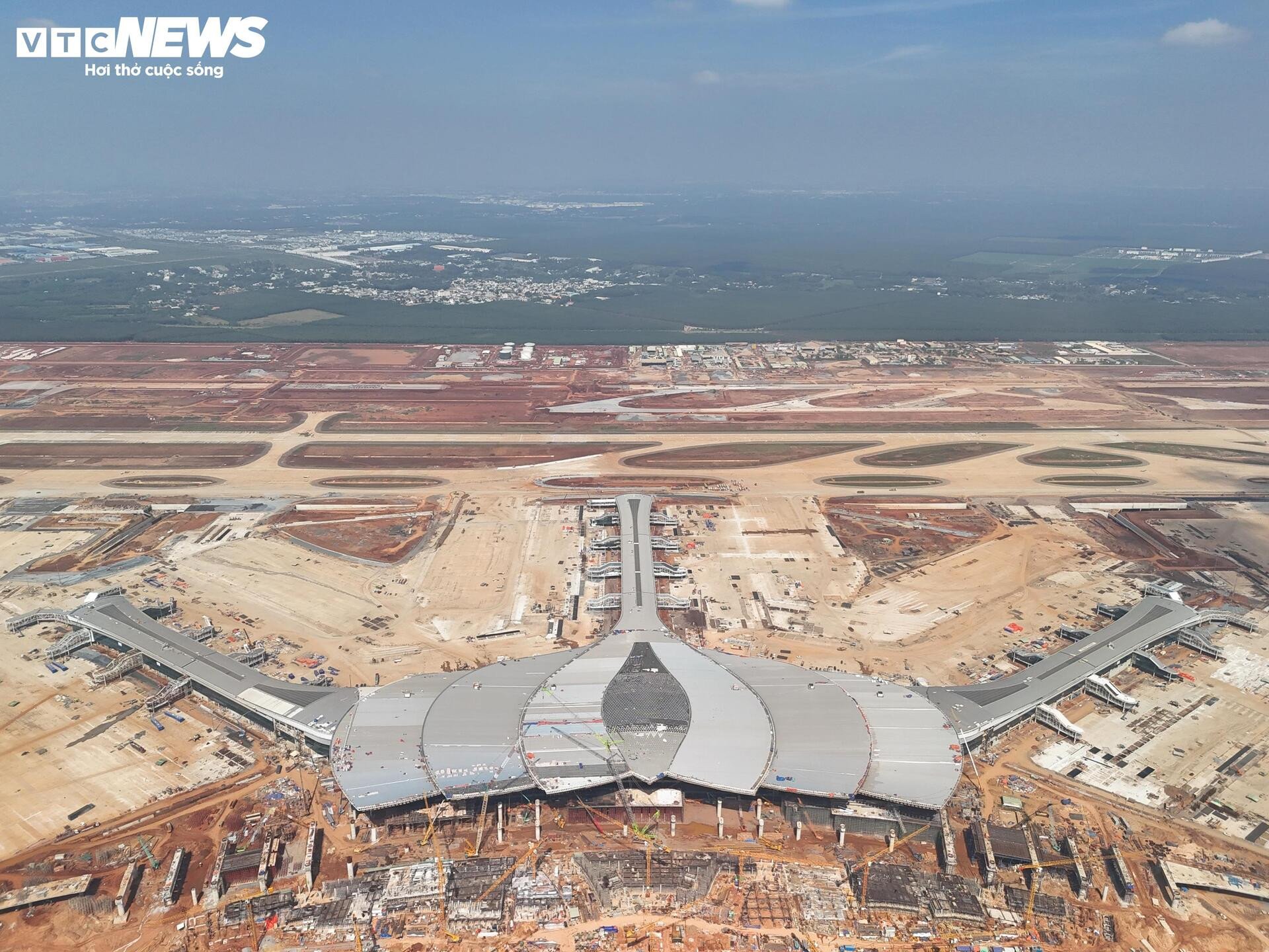 Uvnitř terminálu letiště Long Thanh před prvním letem - 22