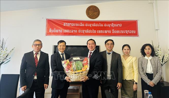 Подпись к фотографии