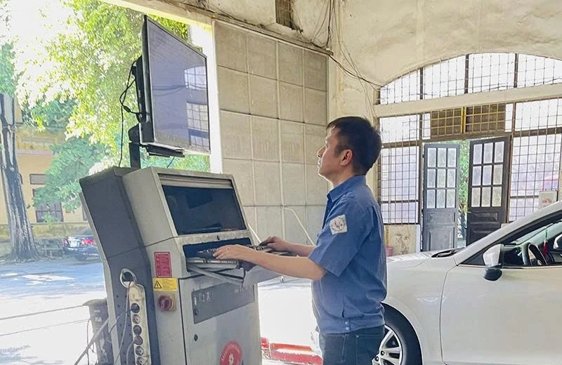 Actief toezicht houden op en toezicht houden op de inspectie van wegvoertuigen