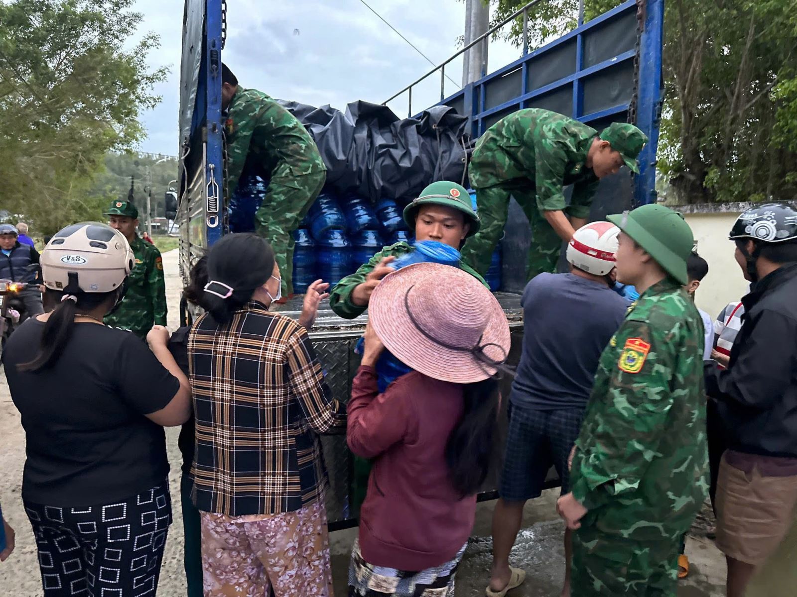 ຄຳບັນຍາຍຮູບພາບ