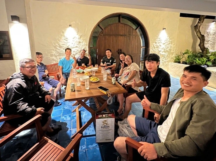 Oamenii și grupurile de ajutor au stat liber în satul Lo în ultimele zile. Foto: NVCC