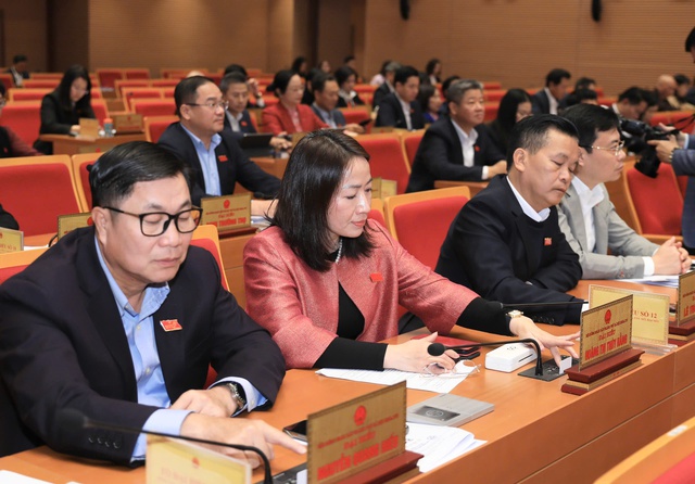 هانوي تسمح بجمع 12000 دونج كحد أقصى / 60 دقيقة من رعاية الطلاب اللامنهجية - الصورة 1. Hà Nội cho thu tối đa 12.000 đồng/60 phút trông học sinh ngoài giờ học- Ảnh 1.