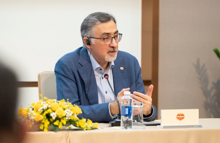 Sau chuối, tỉ phú Trần Bá Dương hướng tới trồng thơm giá 3,2 triệu/trái - Ảnh 2.