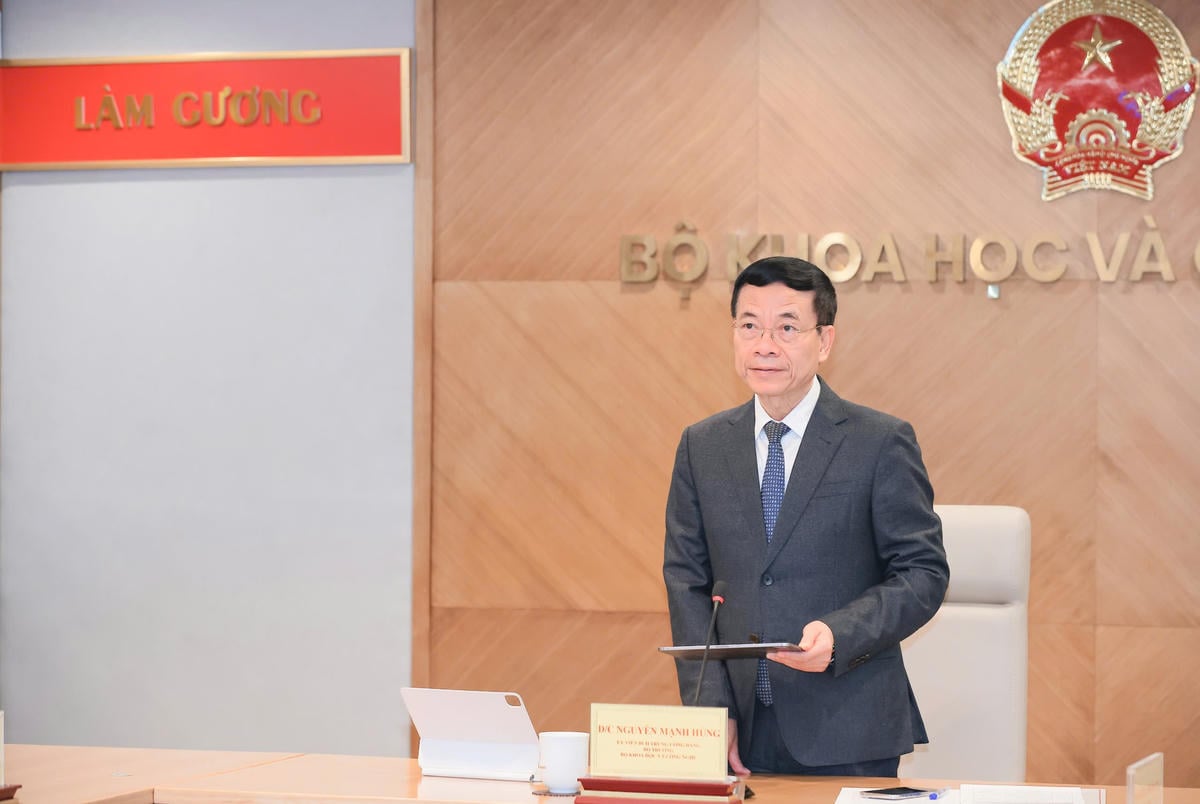 รัฐมนตรีเหงียน มานห์ หุ่ง กล่าวสุนทรพจน์ในพิธีประกาศ