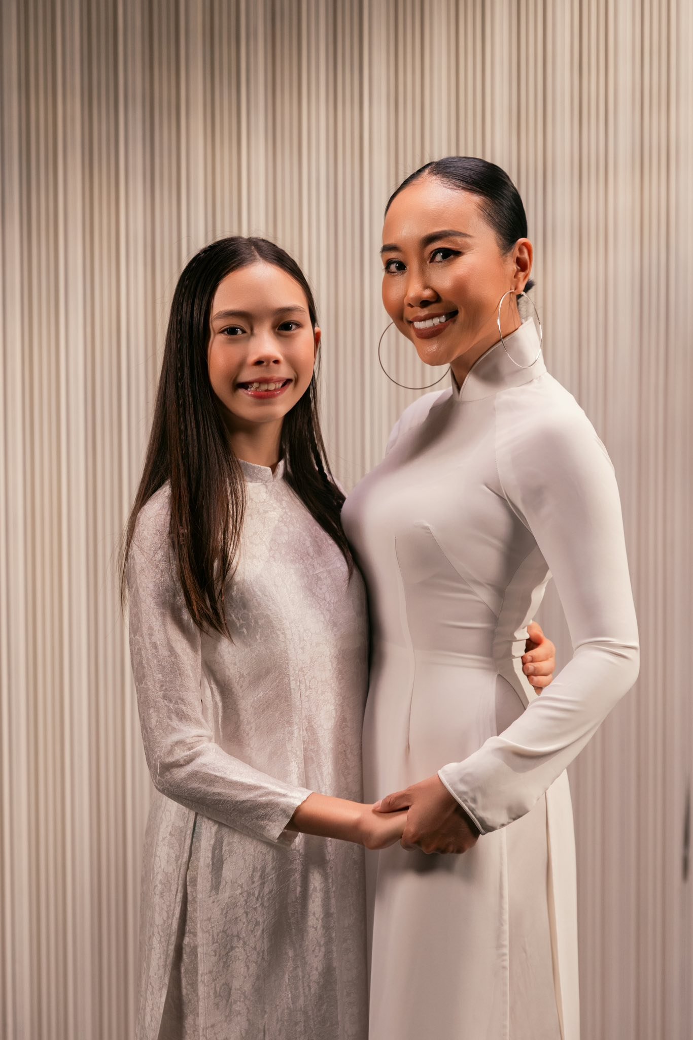 11 tuổi con gái Đoan Trang diện áo dài gây sốt - Ảnh 4.