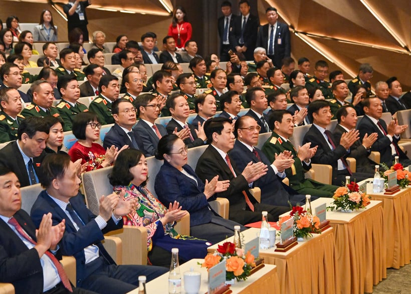 President Luong Cuong en afgevaardigden wonen de ceremonie bij. (Foto: Thuy Nguyen)