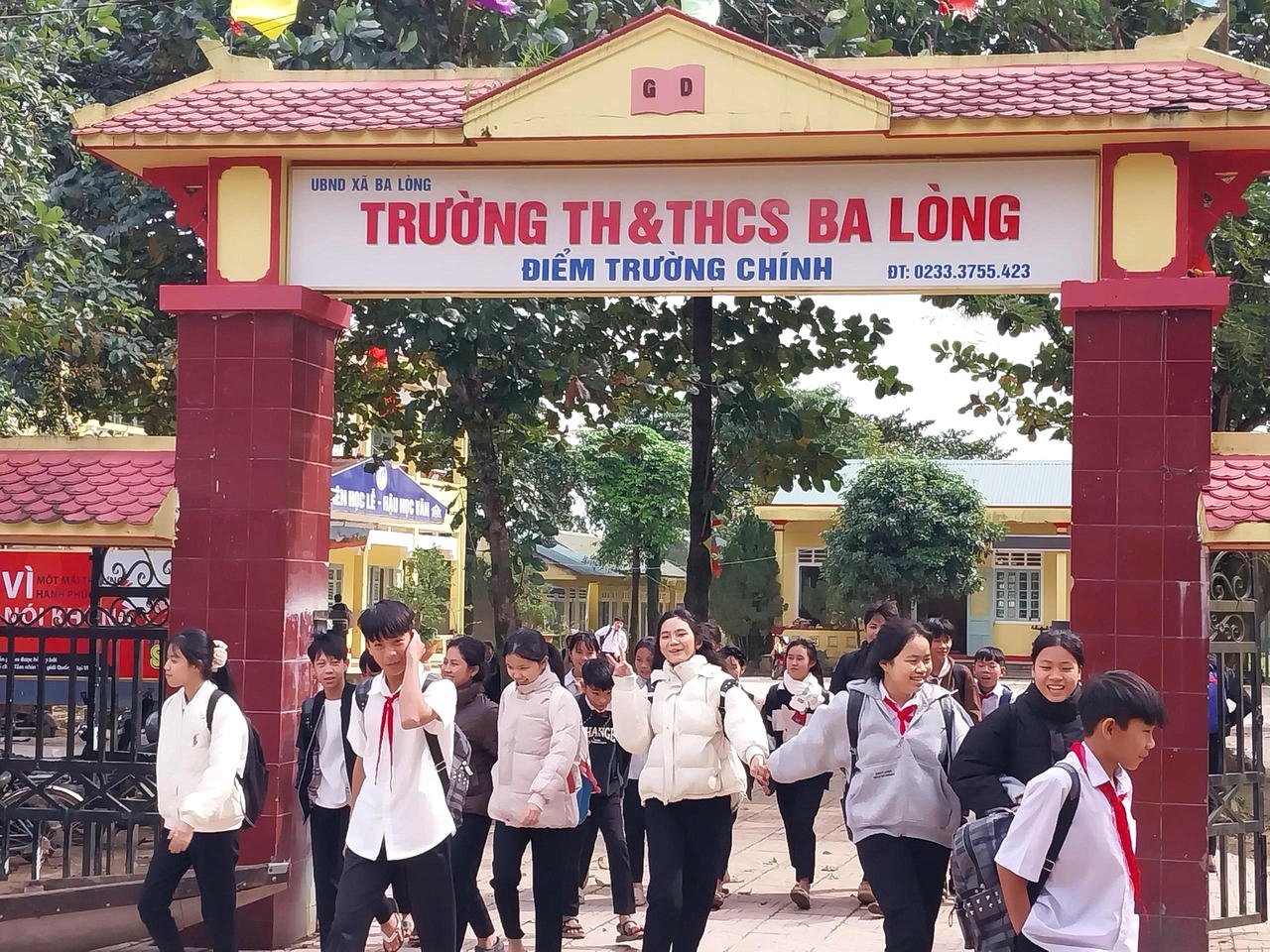 Leerlingen van de Ba Long basisschool en middelbare school profiteren na schooltijd van het lokaal toegepaste 'speaker learning'-model.