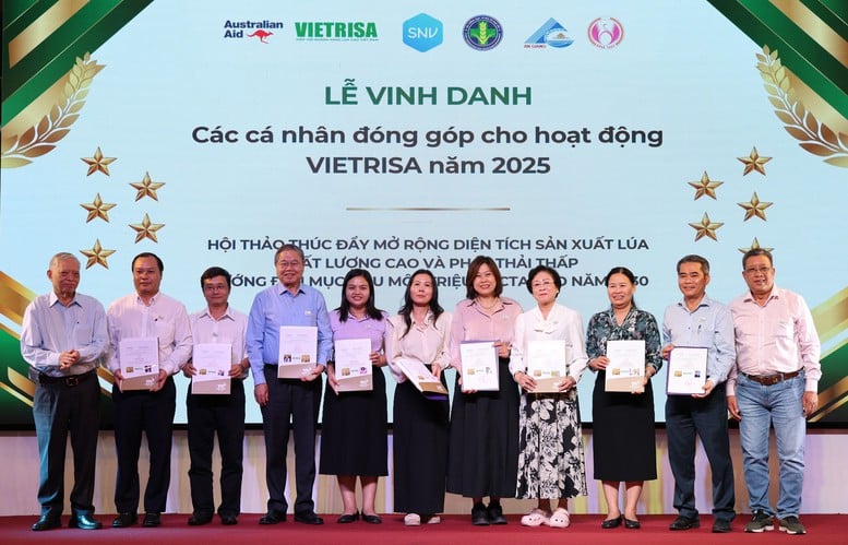 100만 헥타르 규모의 '녹색' 쌀 프로젝트: 2030년까지 완공을 목표로 사슬을 연결하고, 공정을 표준화 - 사진 3. Đề án 1 triệu ha lúa 'xanh': Liên kết chuỗi, chuẩn hóa quy trình để về đích 2030- Ảnh 3.