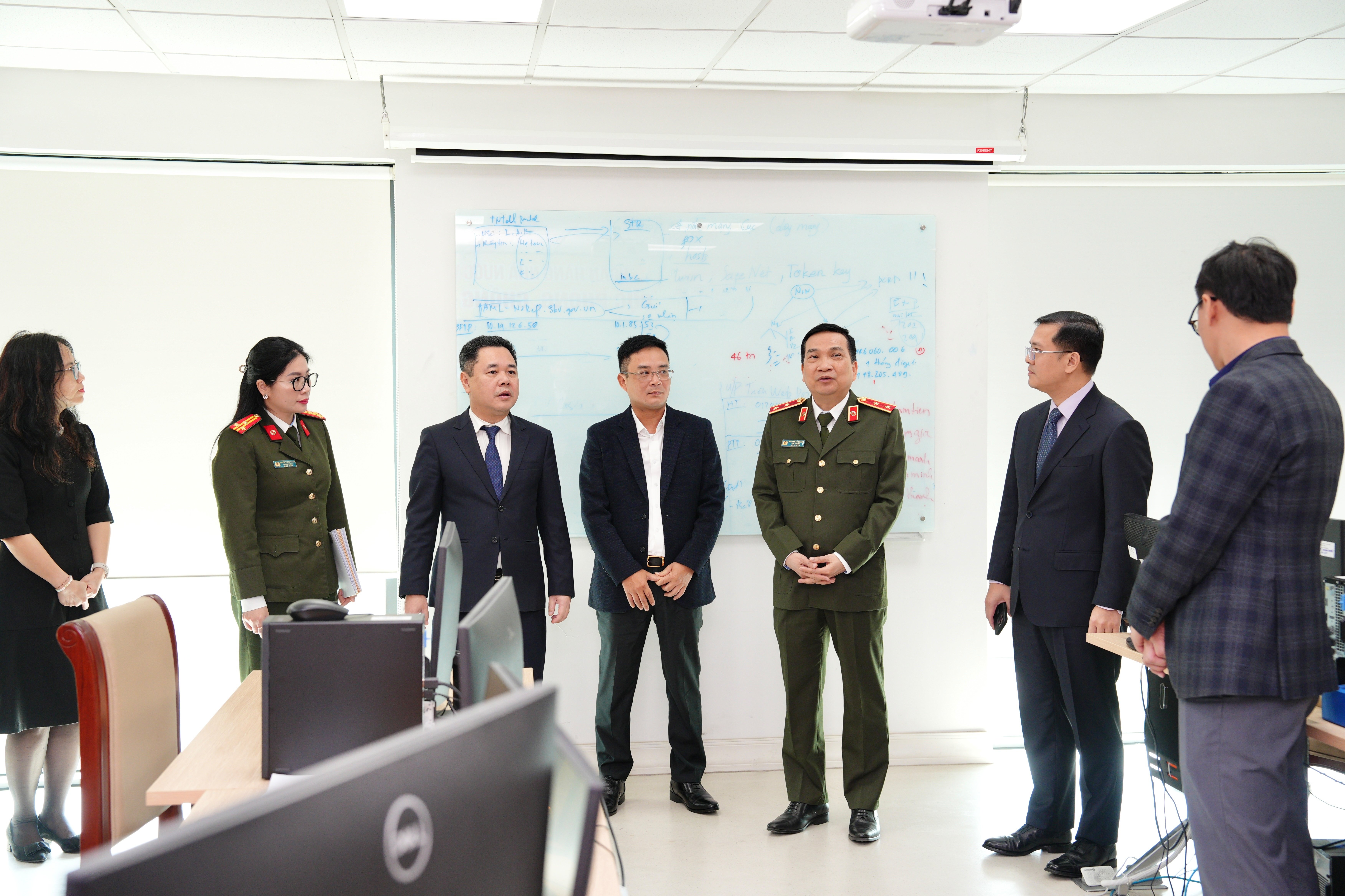 Tăng cường phối hợp trong xử lý thông tin giao dịch đáng ngờ