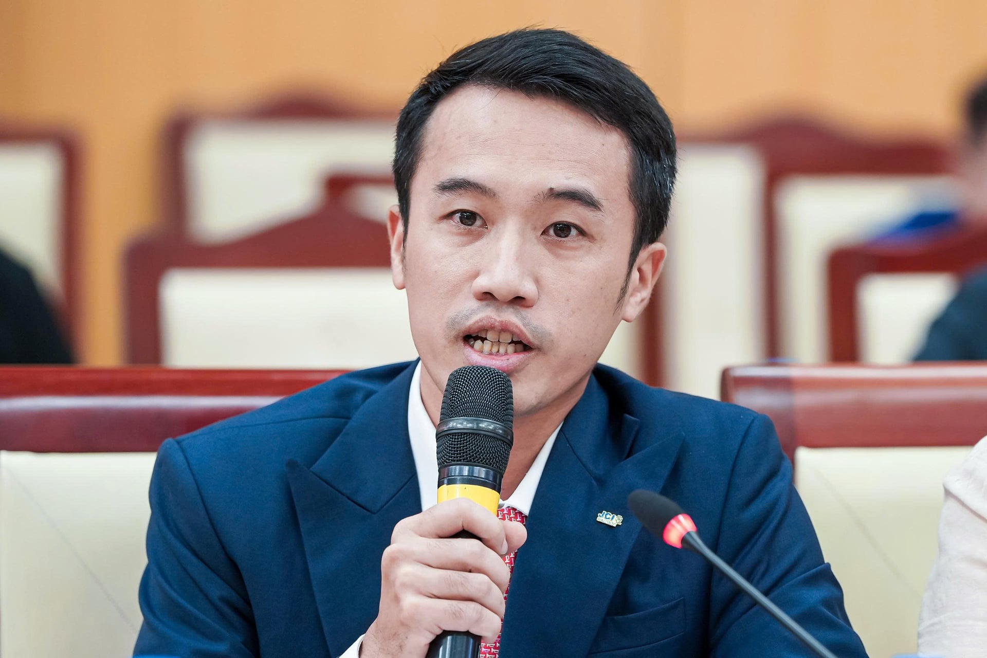 Ông Nguyễn Tiến Dũng, Chủ tịch JCI Việt Nam chia sẻ, người dân ở những khu vực nguy cơ cao vẫn gặp nhiều khó khăn trong việc tiếp cận cảnh báo và thông tin hỗ trợ kịp thời. Ảnh: Bá Thắng.