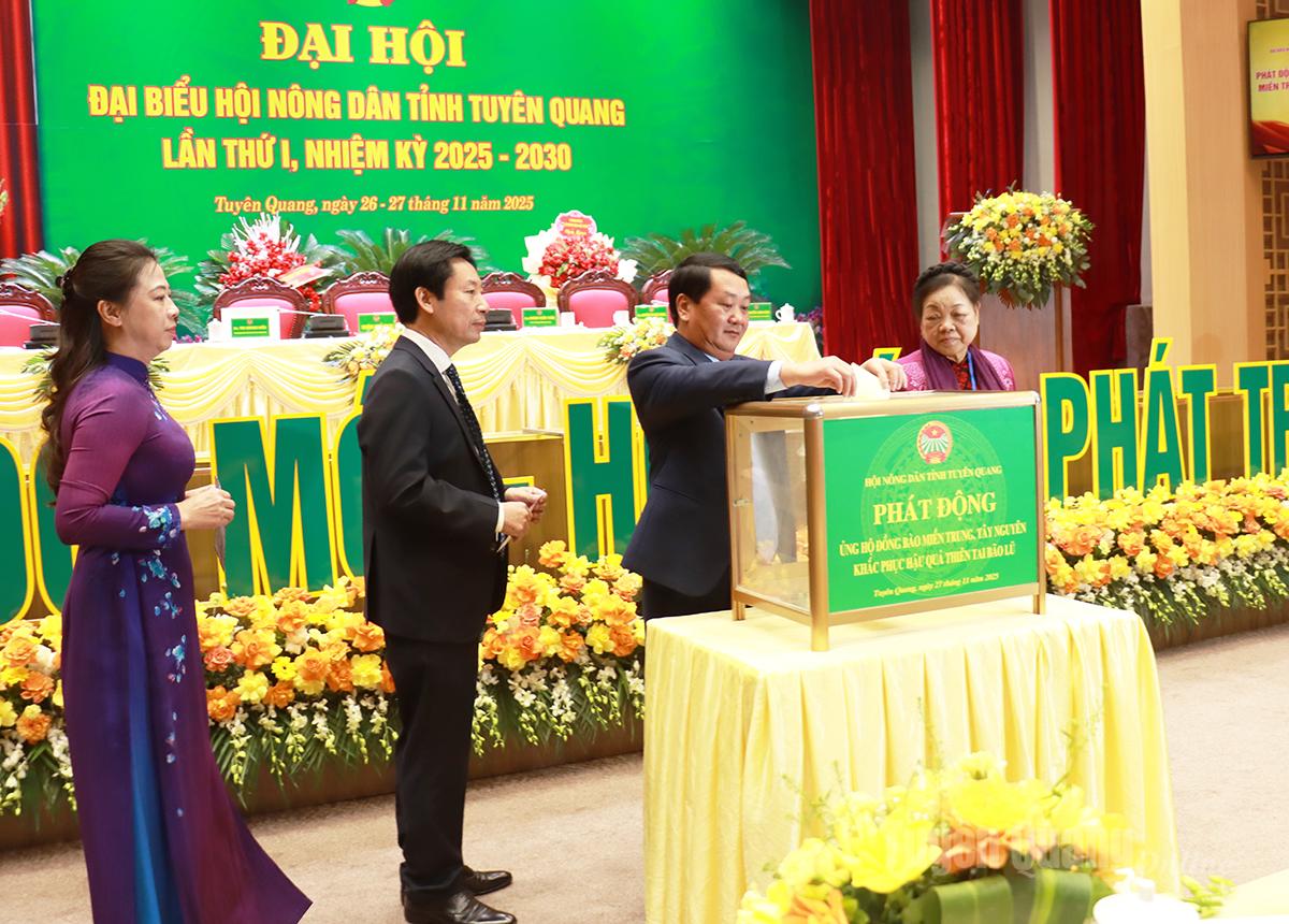 Kongres uspořádal sbírku na podporu lidí v oblastech postižených přírodními katastrofami a povodněmi.