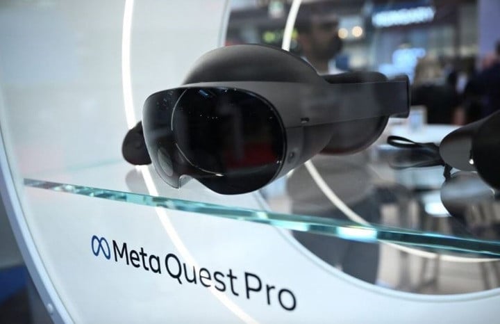 मेटा क्वेस्ट प्रो चश्मे का मॉडल। (फोटो: रॉयटर्स)