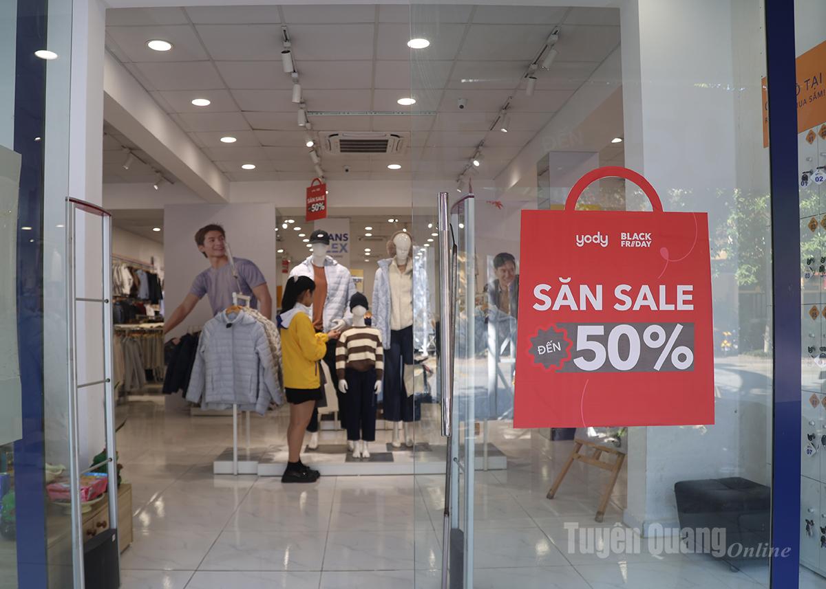 Yody cũng là một nhãn hàng thời trang đang có mức giá khuyến mãi hấp dẫn