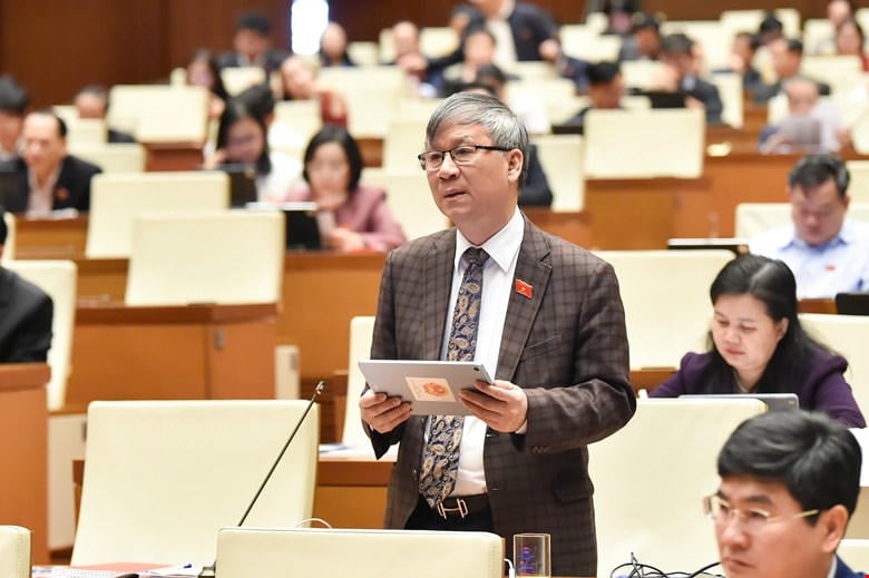 Le délégué Nguyen Anh Tri (délégation de l'Assemblée nationale de la ville de Hanoï) a pris la parole.
