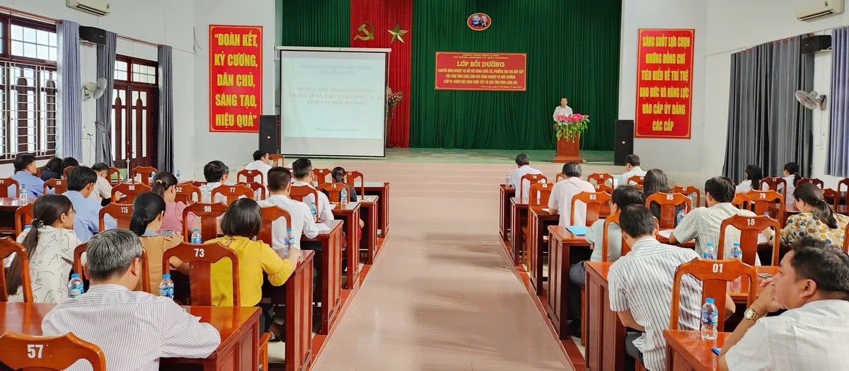 De training draagt ​​bij aan het verbeteren van de professionele kennis en vaardigheden van lokale ambtenaren.