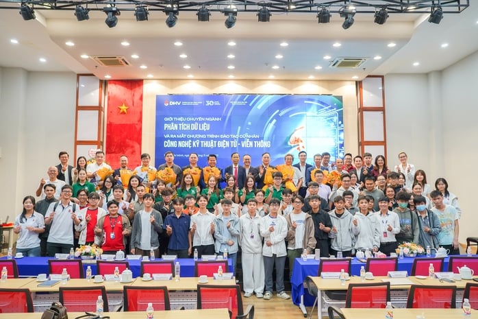 Sinh viên công nghệ thông tin bất ngờ học thêm chuyên ngành 