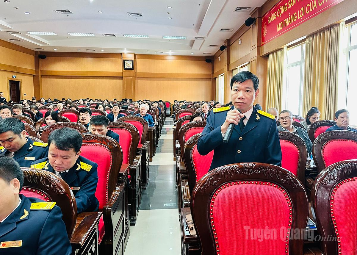 يستجيب مسؤولو الضرائب للالتماسات المقدمة من الشركات ودافعي الضرائب.