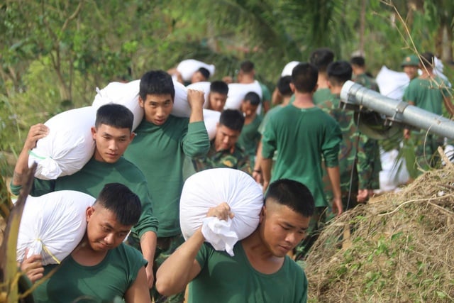 Trước bão số 15: 'Việc khổng lồ chỉ quân đội mới làm nổi'- Ảnh 6.