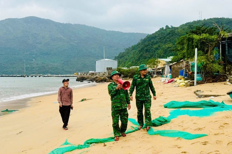 Ứng phó bão số 15: Đắk Lắk rà soát, sơ tán người dân trên các tàu, lồng bè- Ảnh 1.