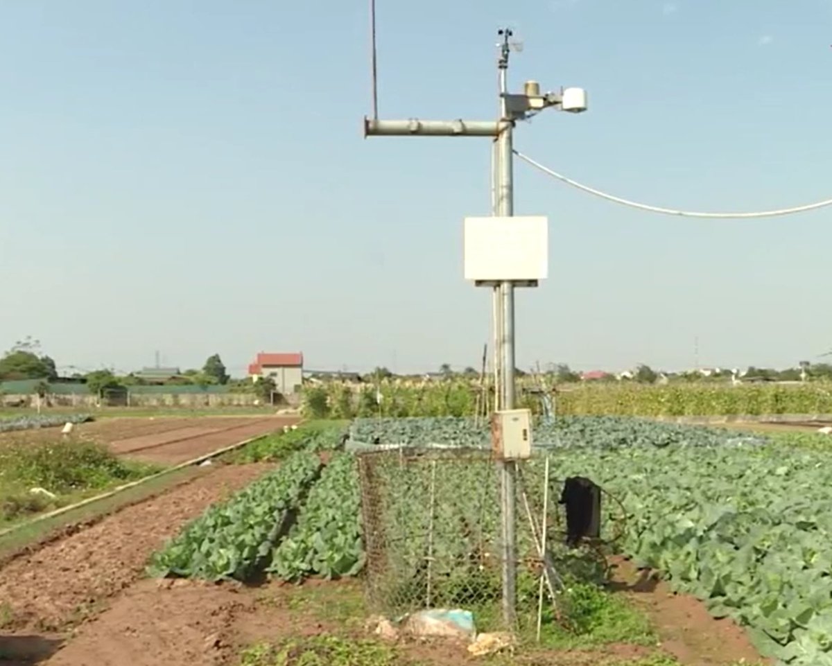 Trạm thời tiết thông minh iMentos 3.3 A-G với hệ thống quan trắc và camera truyền hình ảnh về khu nhà điều hành dễ dàng cập nhật thông tin. Ảnh: Nguyễn Thủy.