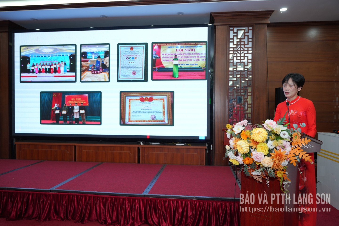 خانم لی فونگ هین در روز کارآفرینی زنان ۲۰۲۵ درباره پروژه چای پروانه - توسعه اقتصاد سبز از جنگل‌ها ارائه داد.