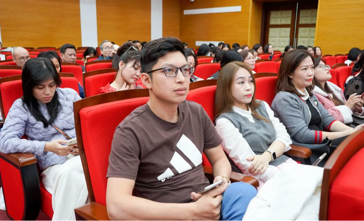 Dong Da Ward implementează platforma „Paperless Office” - Fotografia 2. Phường Đống Đa triển khai nền tảng “Văn phòng không giấy tờ”- Ảnh 2.