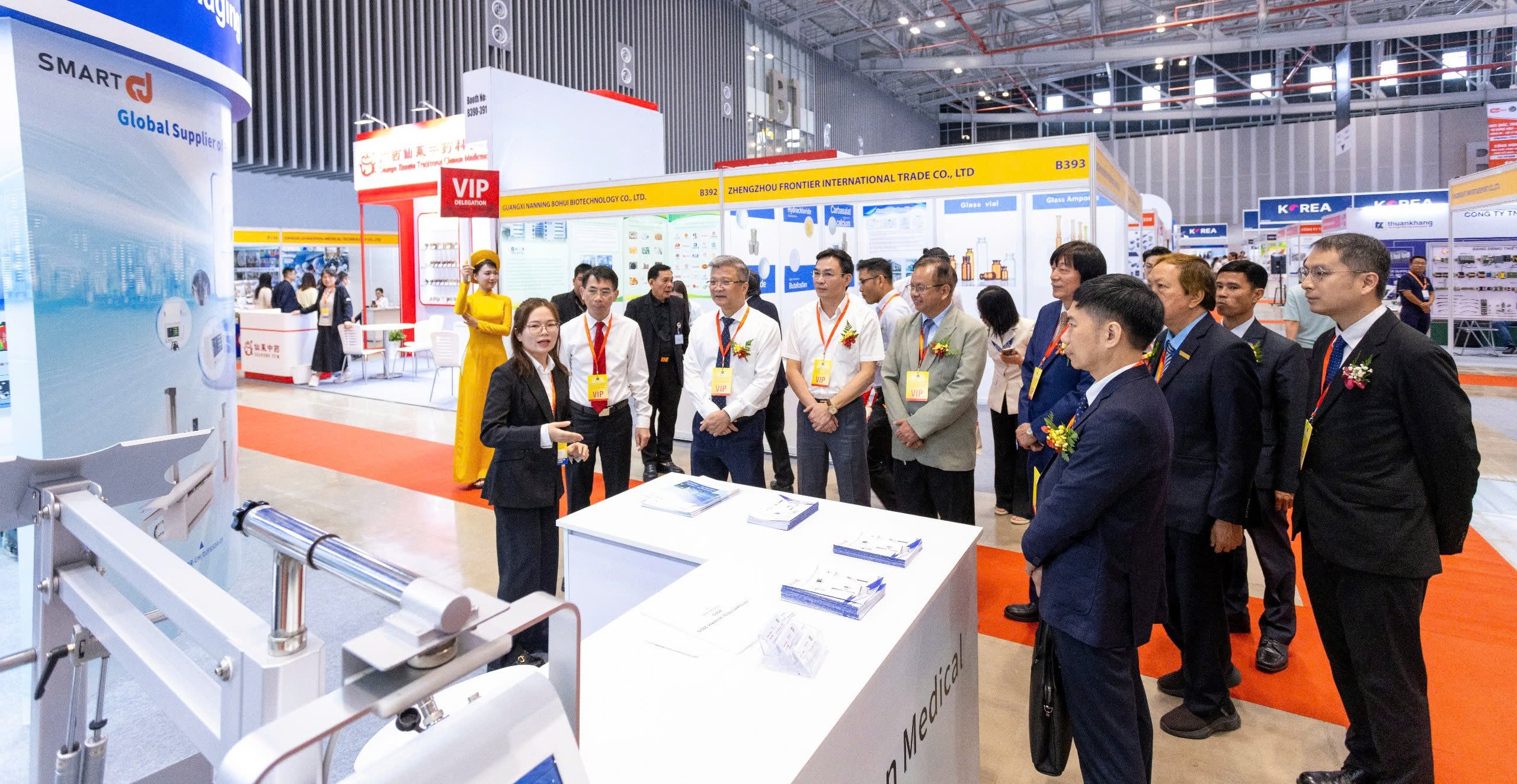 Triển lãm quảng bá, thúc đẩy hợp tác chuyển đổi số, khoa học công nghệ trong ngành Y tế thu hút hàng nghìn khách tham quan- Ảnh 3.