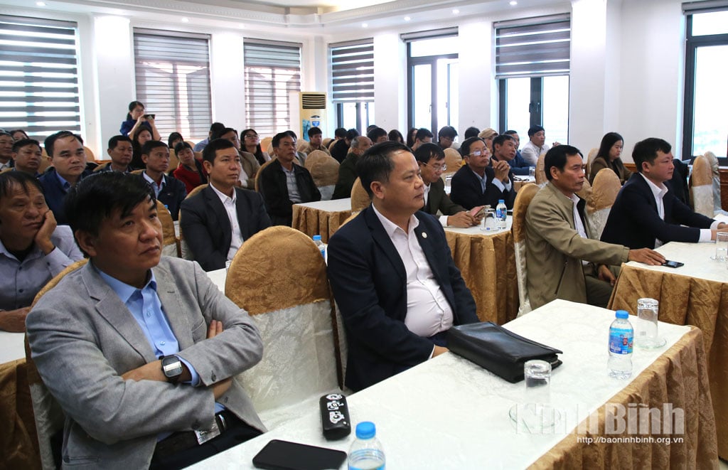 회의에 참석한 대표단.