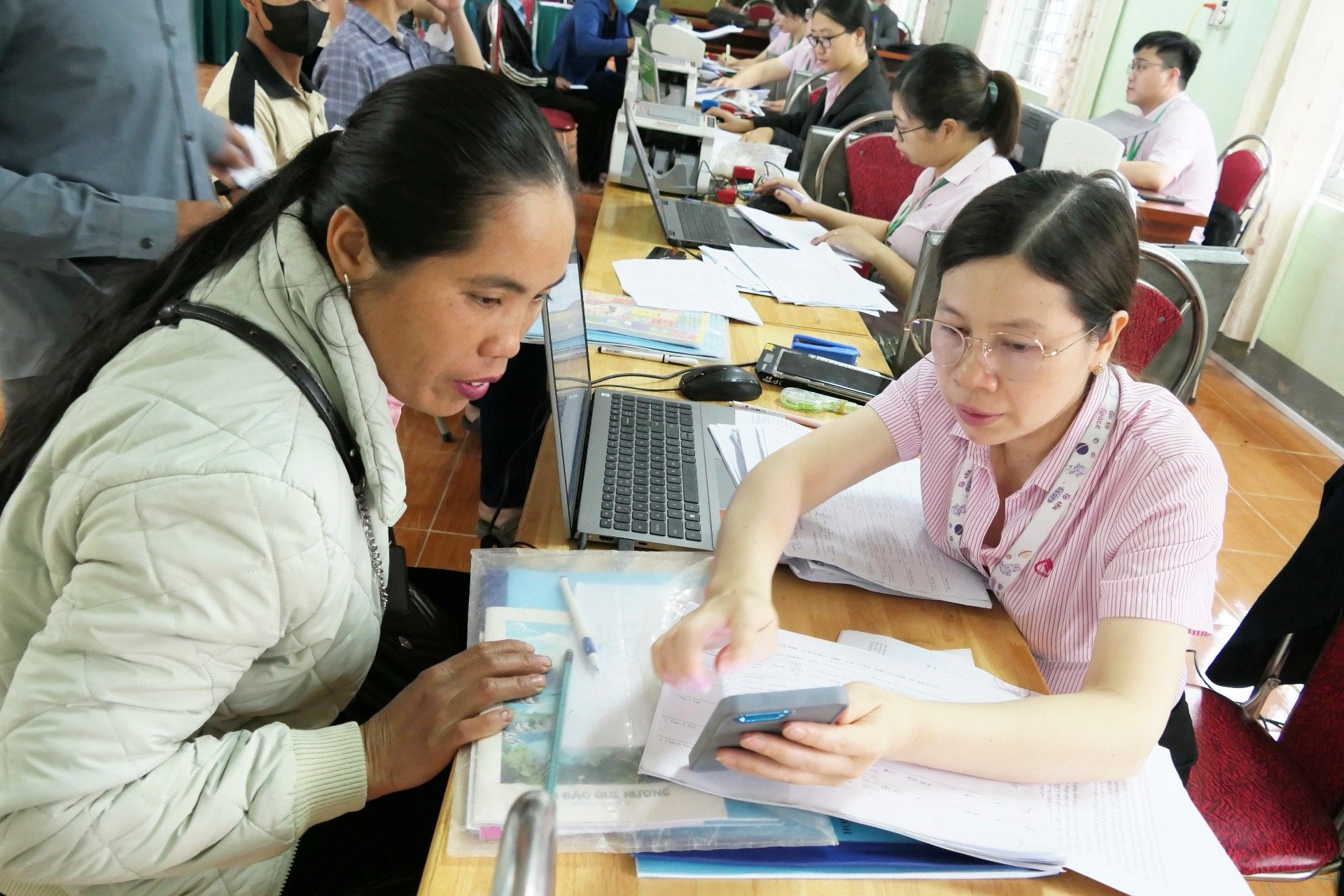 Lấp vùng lõm sóng: Nỗ lực kéo hạ tầng số tới miền núi Lai Châu - Ảnh 1.