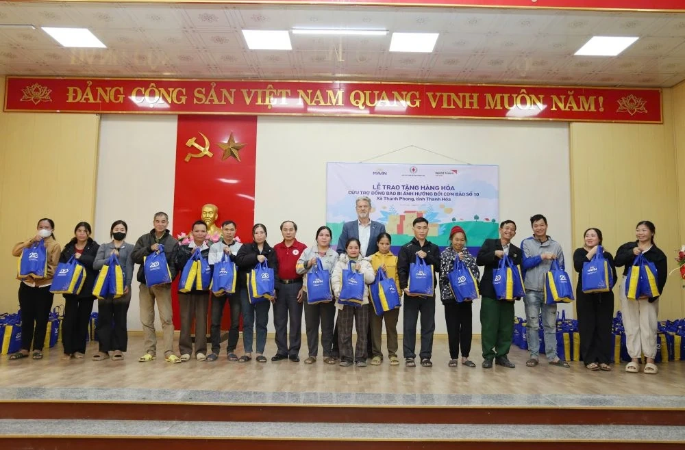 Hỗ trợ người dân xã Thanh Phong bị ảnh hưởng bởi bão số 10