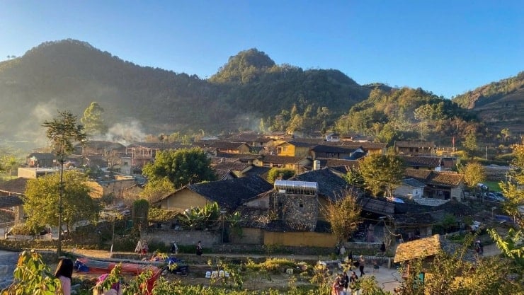 Bản làng Lô Lô Chải thơ mộng trong làn sương sớm.