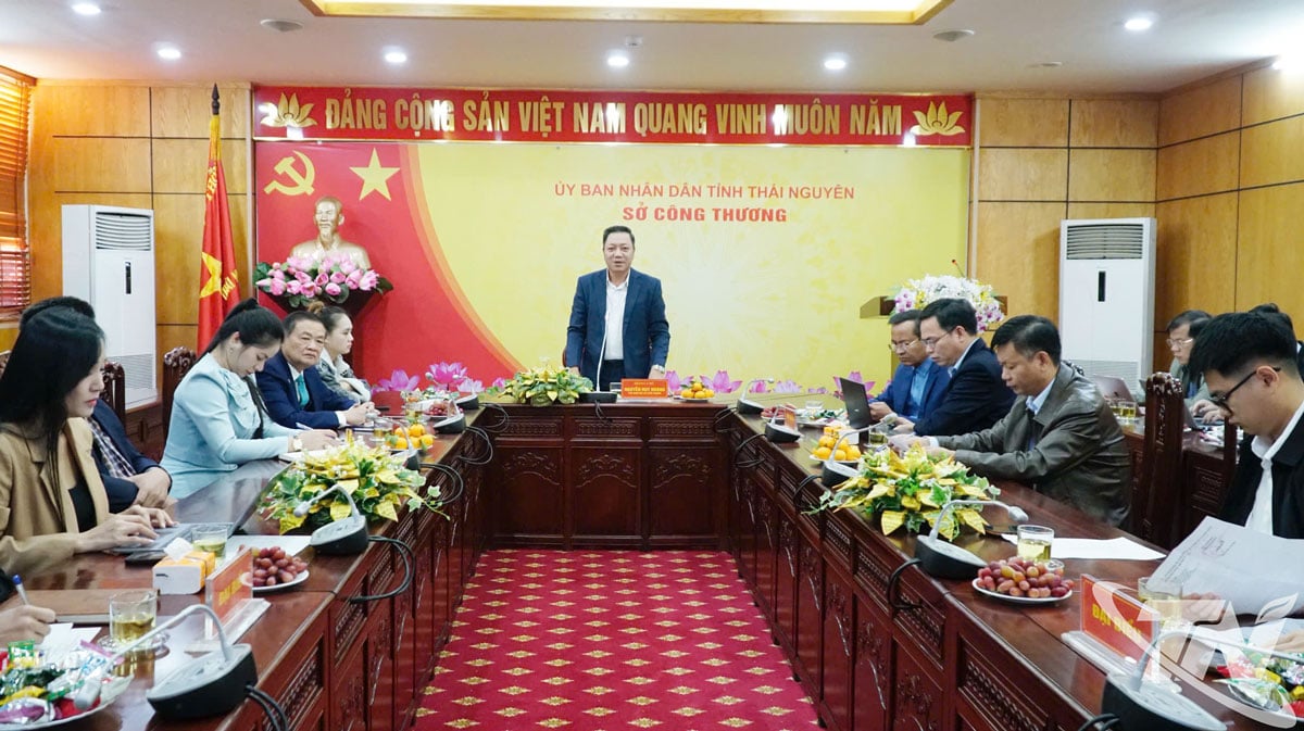 会議に出席する代表者。