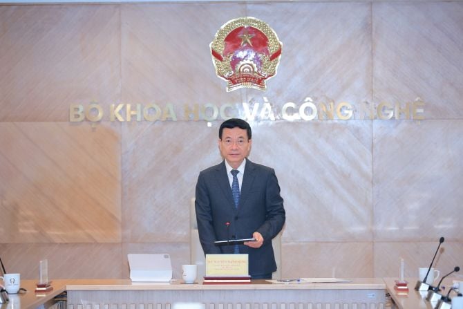 Bộ trưởng Nguyễn Mạnh Hùng phát biểu tại lễ ra mắt hệ thống quản lý các nhiệm vụ khoa học và công nghệ, sáng 27/11/2025.