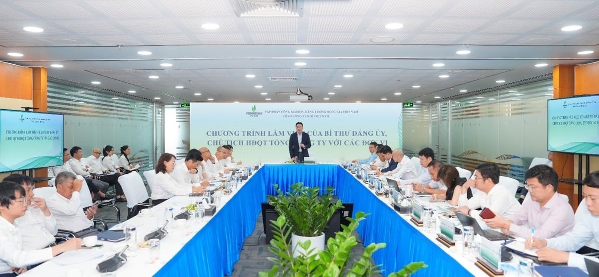 बिज़नेस डिवीज़न के साथ कार्य सत्र में कार्य का माहौल काफ़ी उत्साहपूर्ण रहा – जिससे पीवी गैस के 'विकास इंजन' की भूमिका निभाने की उम्मीद है। फोटो: पीवी गैस। Không khí làm việc sôi nổi tại phiên làm việc với Khối Kinh doanh – nơi được kỳ vọng giữ vai trò 'đầu tàu tăng trưởng' của PV GAS. Ảnh: PV GAS.