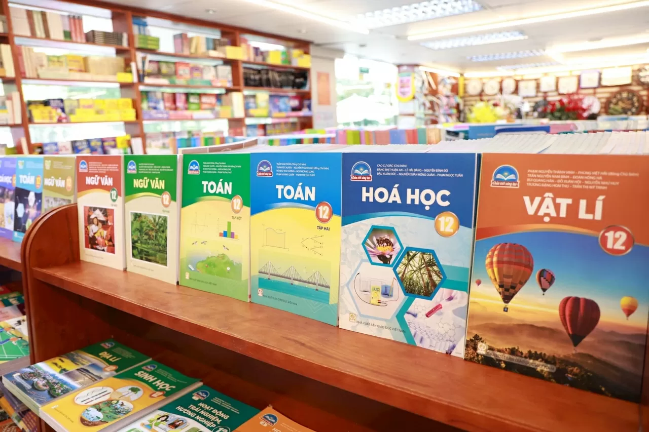 Distribución gratuita de todos los libros de texto a los estudiantes de las zonas afectadas por las inundaciones.